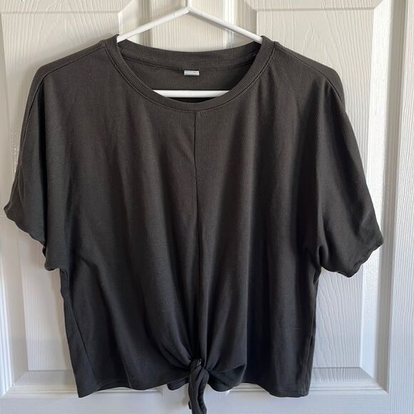 Old Navy Active Tie-Front Cropped Top - Picture 1 of 8